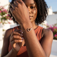 Thumbnail for Bracelet fin femme — photo portée, geste du quotidien, or rose | SKU: 25535338-rose-gold