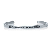 Thumbnail for Armband met tekst — productfoto op witte achtergrond, zilver