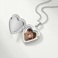 Thumbnail for Collier Médaillon Coeur à Volutes