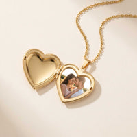 Thumbnail for Collier Médaillon Coeur à Volutes