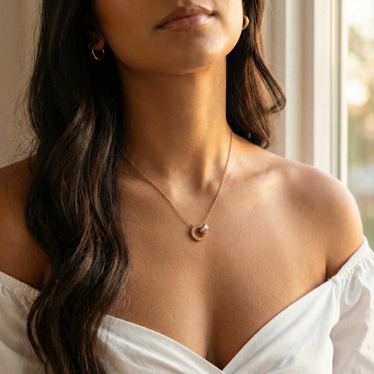 Ketting met Verstrengelde Ringen en Kristal