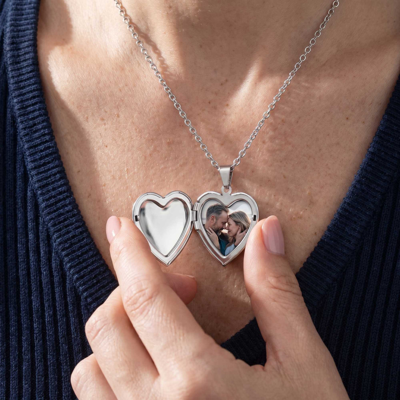 Collier Médaillon Coeur à Volutes