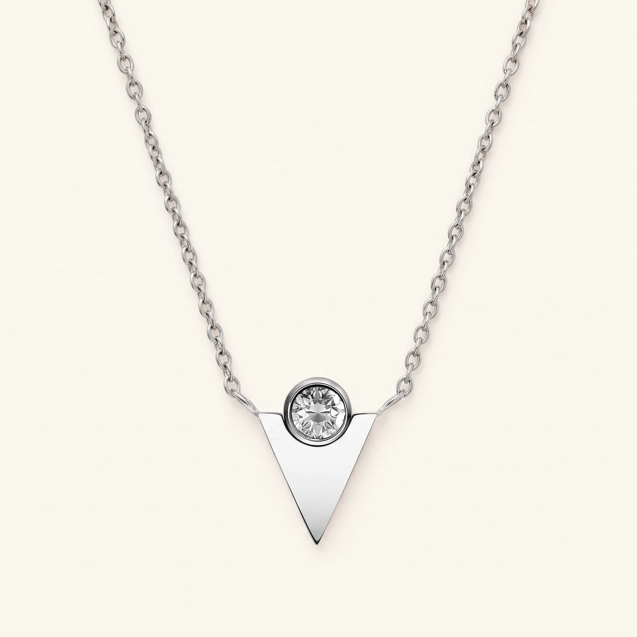 Driehoek ketting — productfoto op witte achtergrond, zilver | SKU: 18048714-rhodium-plated