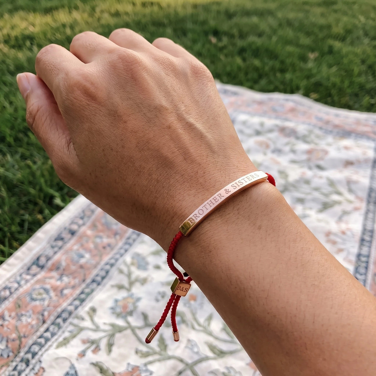 Koord armband — gedragen, echte grootte, rosé goud | SKU: lamour-rg