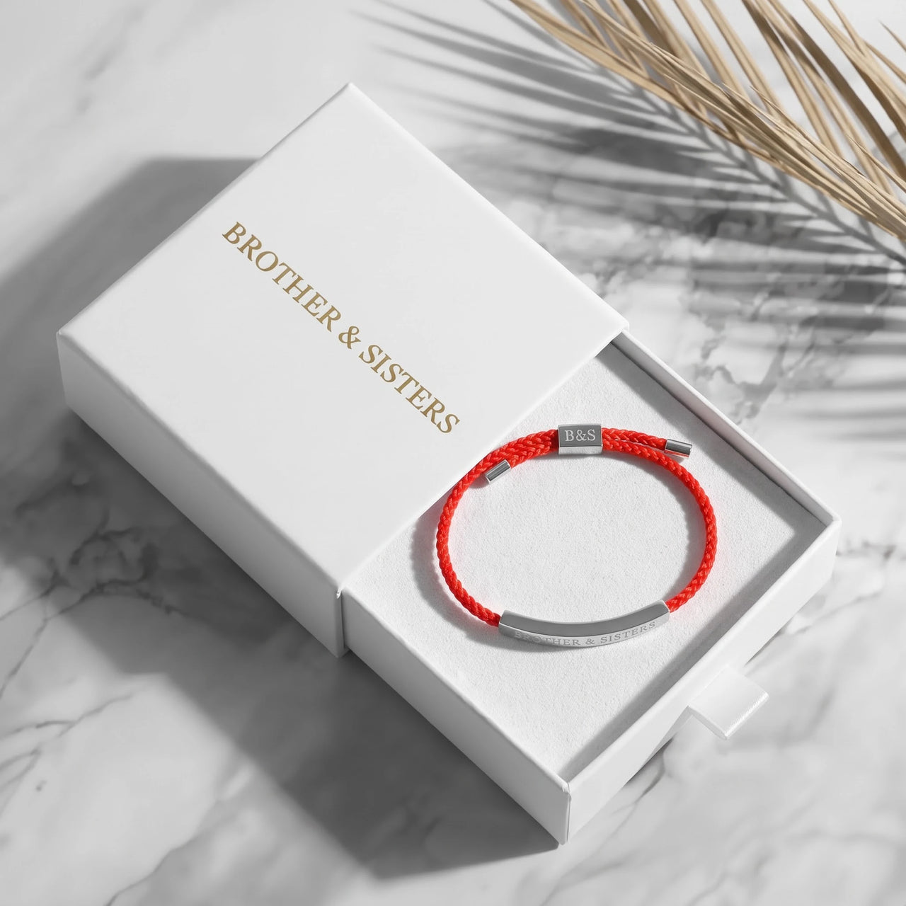Bracelet rouge — dans l'écrin cadeau, argent | SKU: lamour-wg
