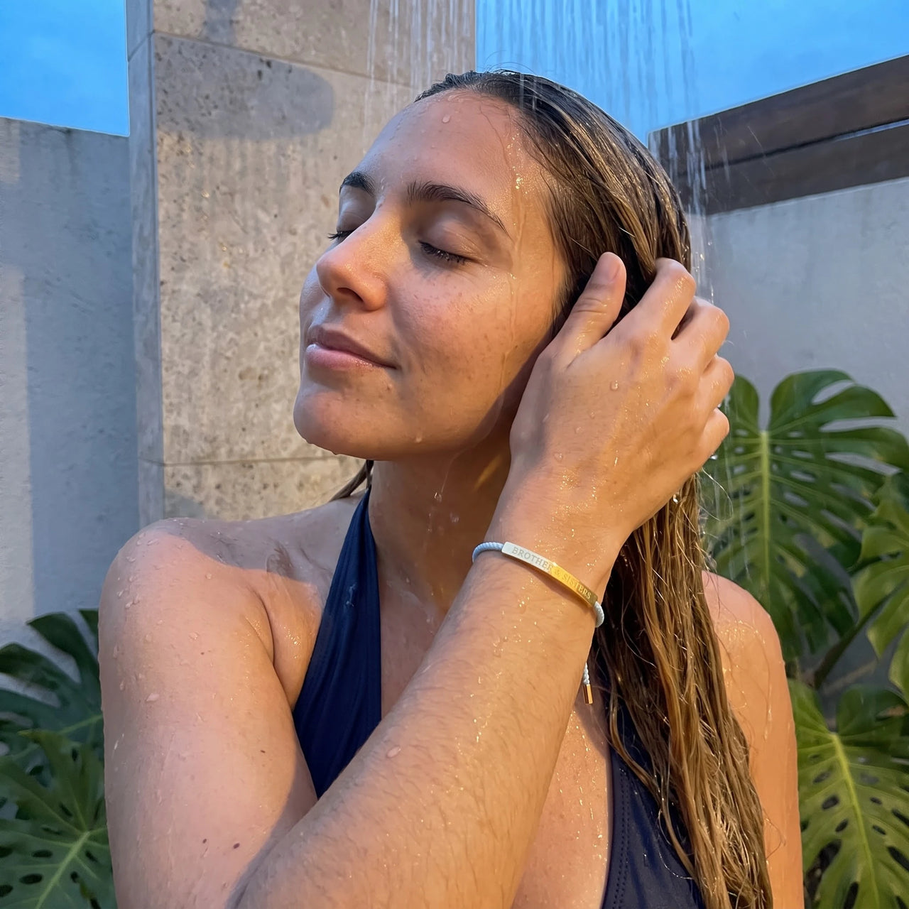 Cadeau voyageuse — photo portée sous la douche, waterproof, or | SKU: leciel-g