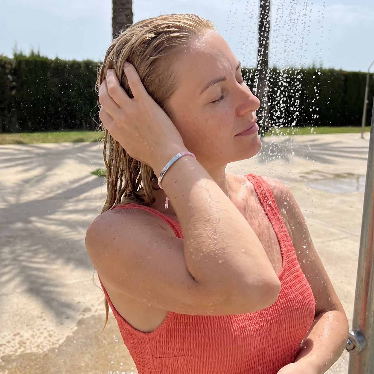 Bracelet amitié — photo portée sous la douche, waterproof, argent | SKU: lecorail-wg