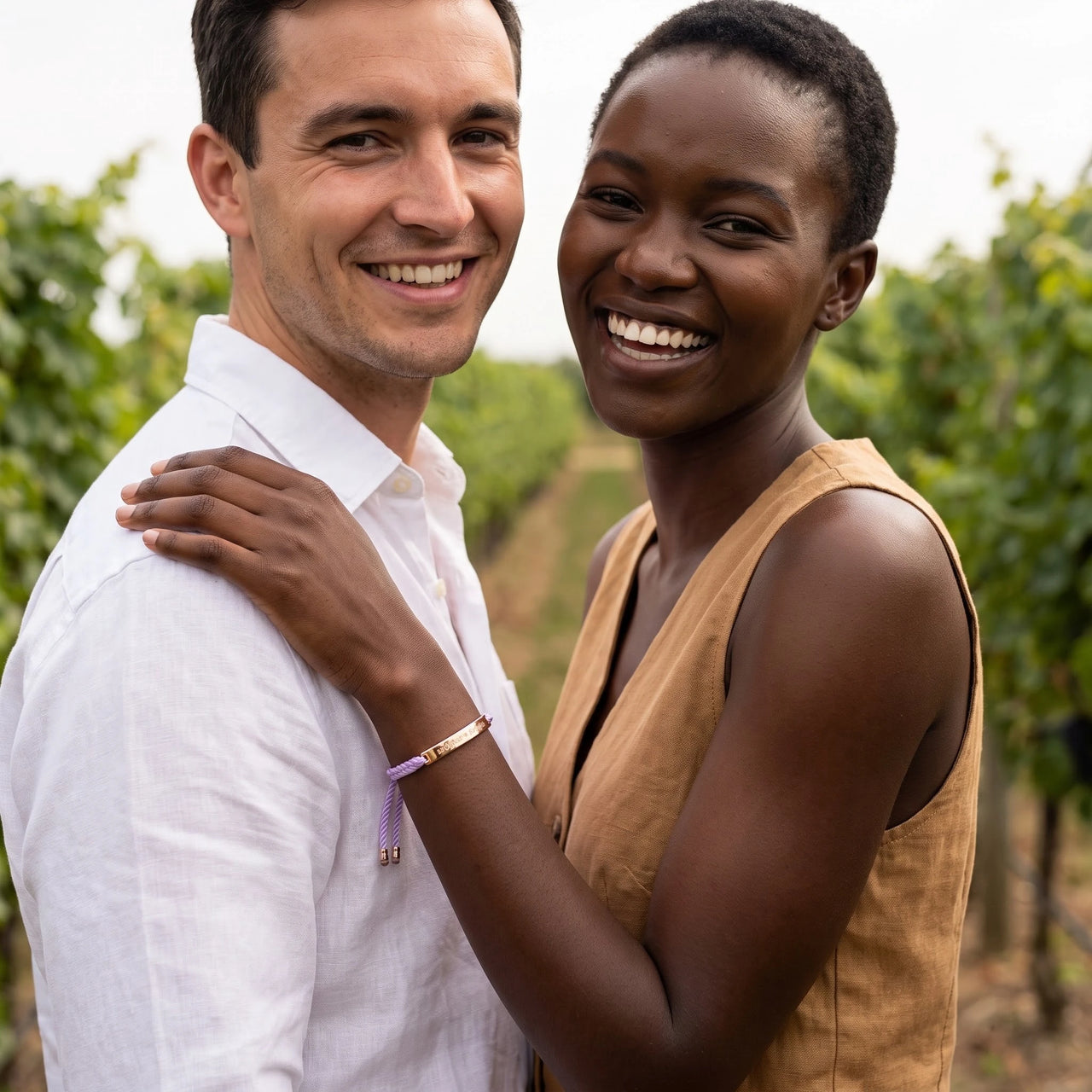 Bracelet tressé — photo en couple, or rose | SKU: lemauve-rg