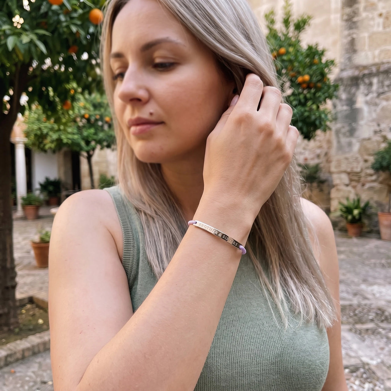 Bracelet tressé — photo portée, geste du quotidien, argent | SKU: lemauve-wg