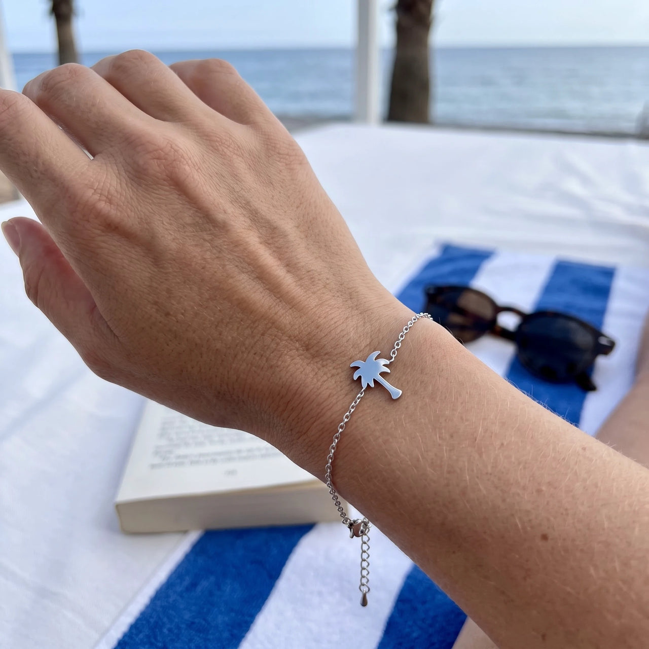 Palmboom armband — gedragen, echte grootte, zilver | SKU: 7819407-silver-plated