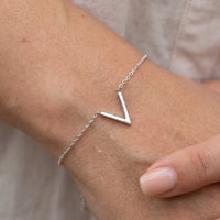 Thumbnail for Bracelet chevron — gros plan sur les détails, argent | SKU: 9443177-white-gold