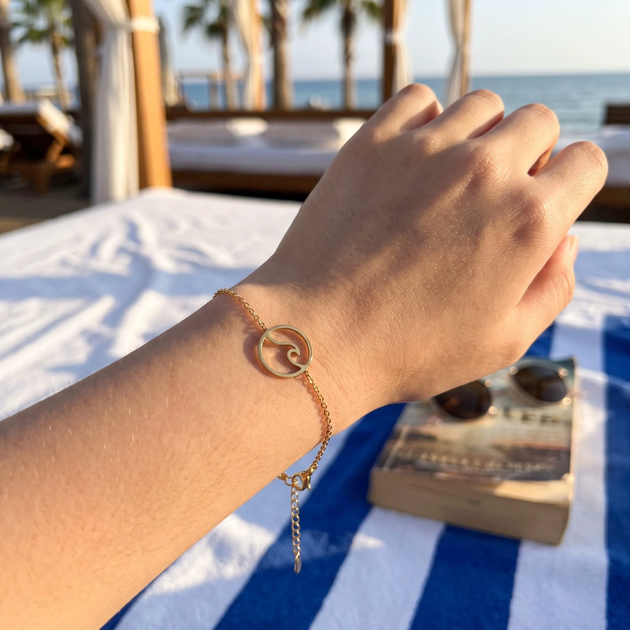 Waterproof sieraden — gedragen, echte grootte, goud | SKU: 17429078-gold