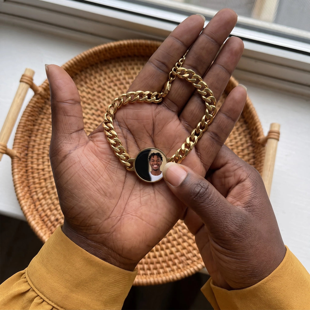 Thumb warming the gold round bracelet plate: the hidden photo appears under the thumb while the rest stays black | SKU: TPH-RNDB-GOLD