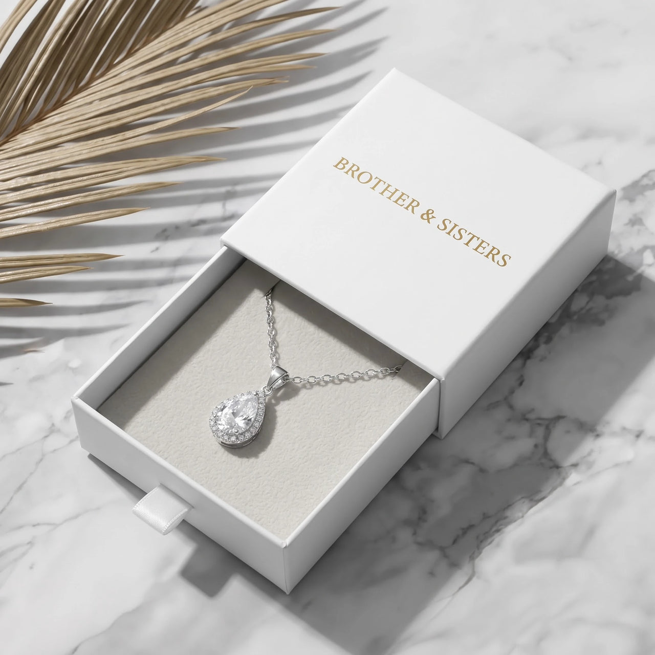 Silver necklace with the Brother & Sisters gift box | SKU: 505415-white