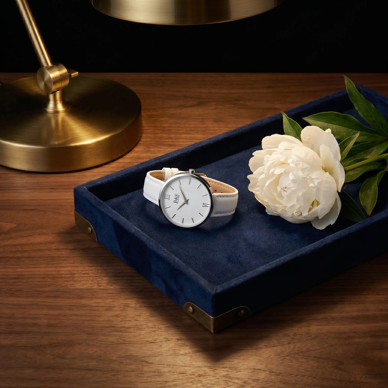 White Purity navy tray with peony — lug-less round case