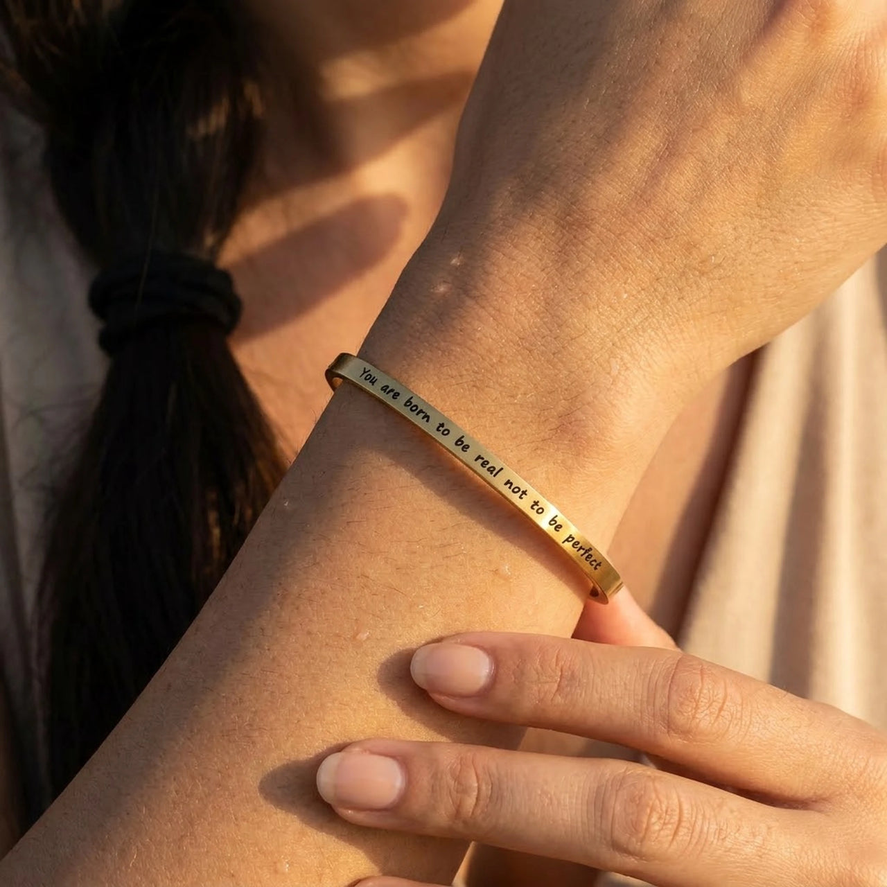 Bijoux acier inoxydable — gros plan sur les détails, or | SKU: 9864184-gold