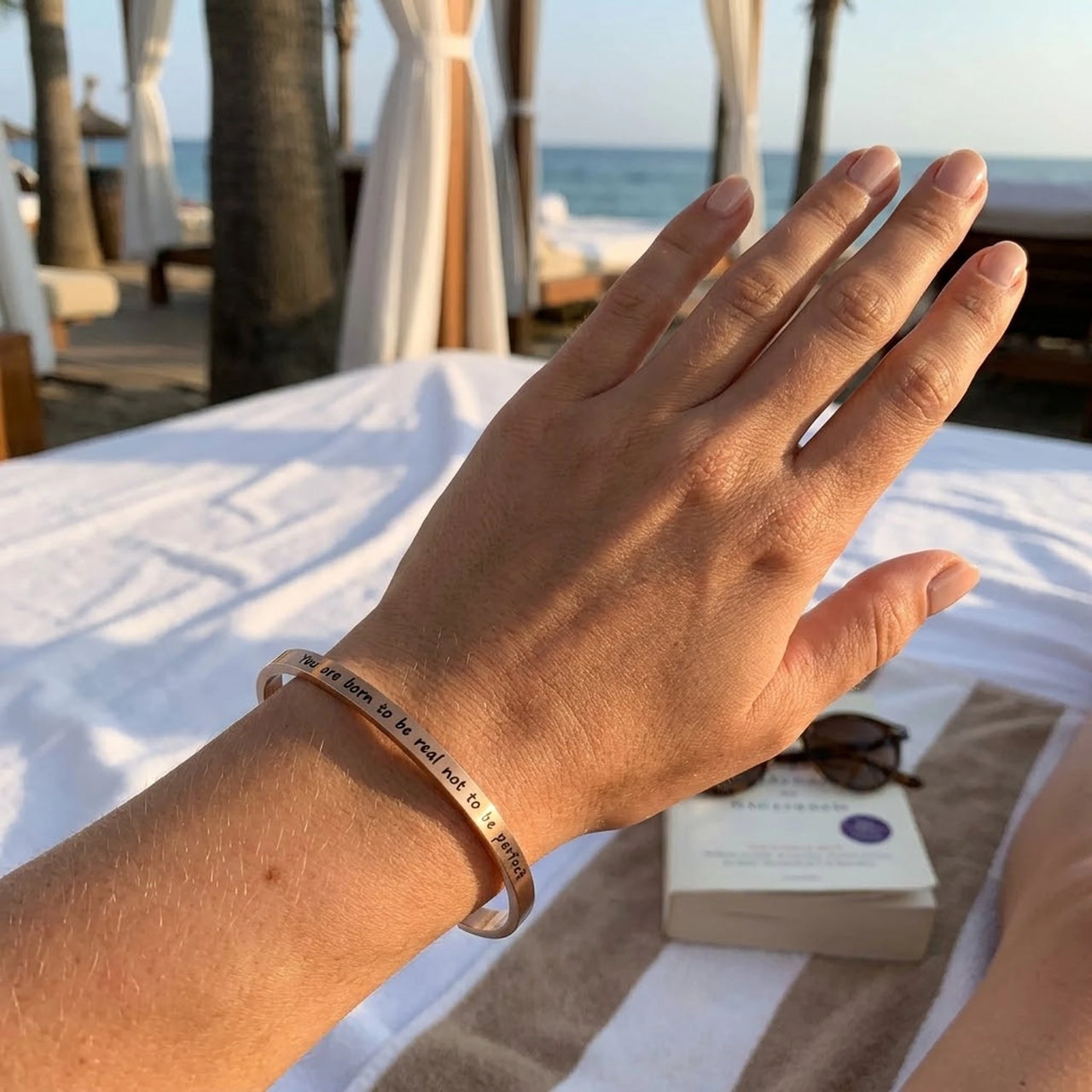 Bracelet confiance en soi — photo portée, taille réelle, or rose | SKU: 9864184-rose
