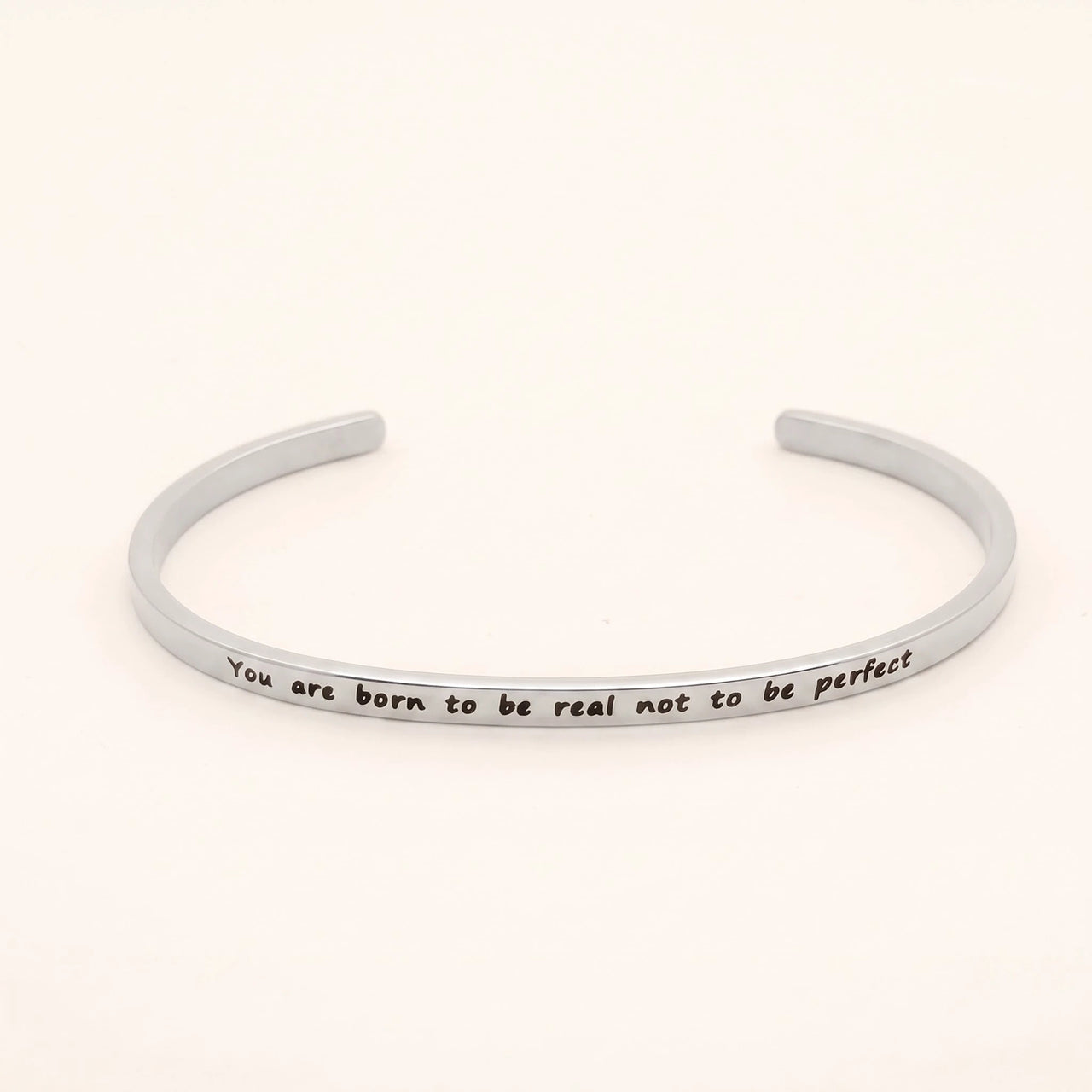 Bracelet gravé femme — photo produit sur fond blanc, argent | SKU: 9864184-silver